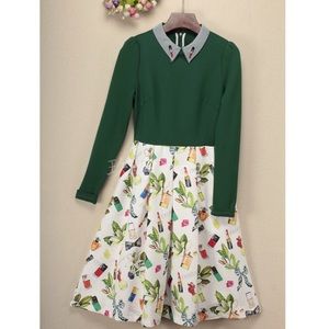 Green long sleeve dress “lipstick print”